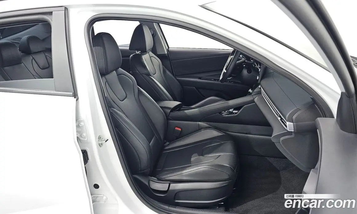 Hyundai Avante 2022 1.6 автомат (гидро), фото 13