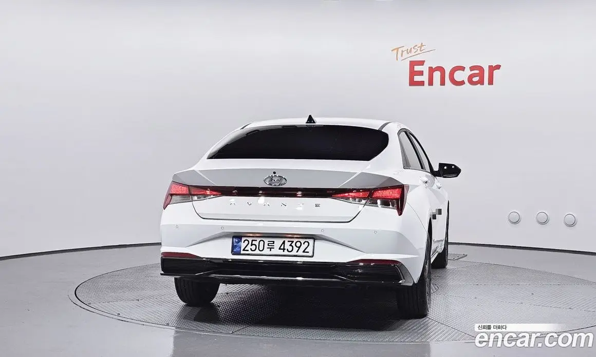 Hyundai Avante 2022 1.6 автомат (гидро), фото 4