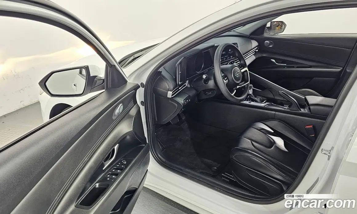 Hyundai Avante 2023 1.6 автомат (гидро), фото 13
