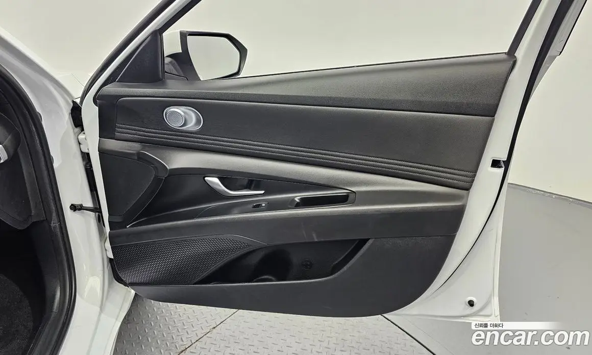 Hyundai Avante 2023 1.6 автомат (гидро), фото 14