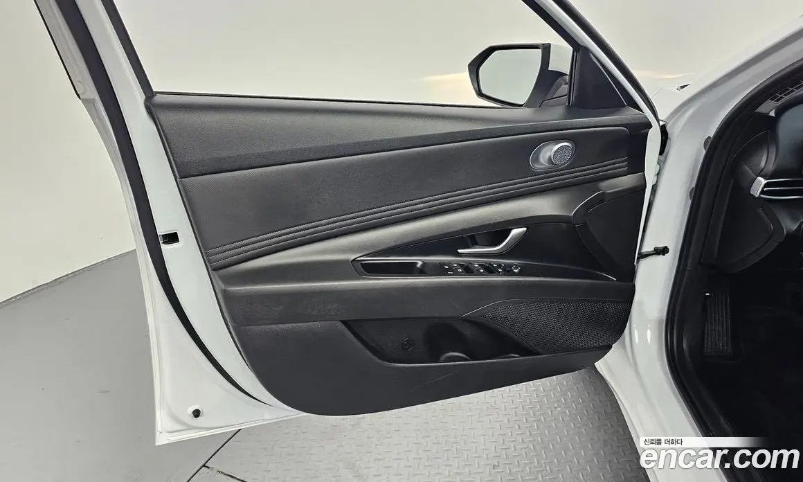 Hyundai Avante 2023 1.6 автомат (гидро), фото 15