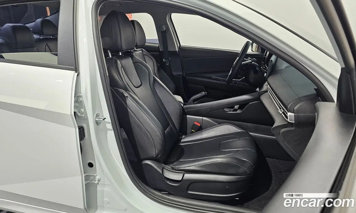Hyundai Avante 2023 1.6 автомат (гидро), фото 16