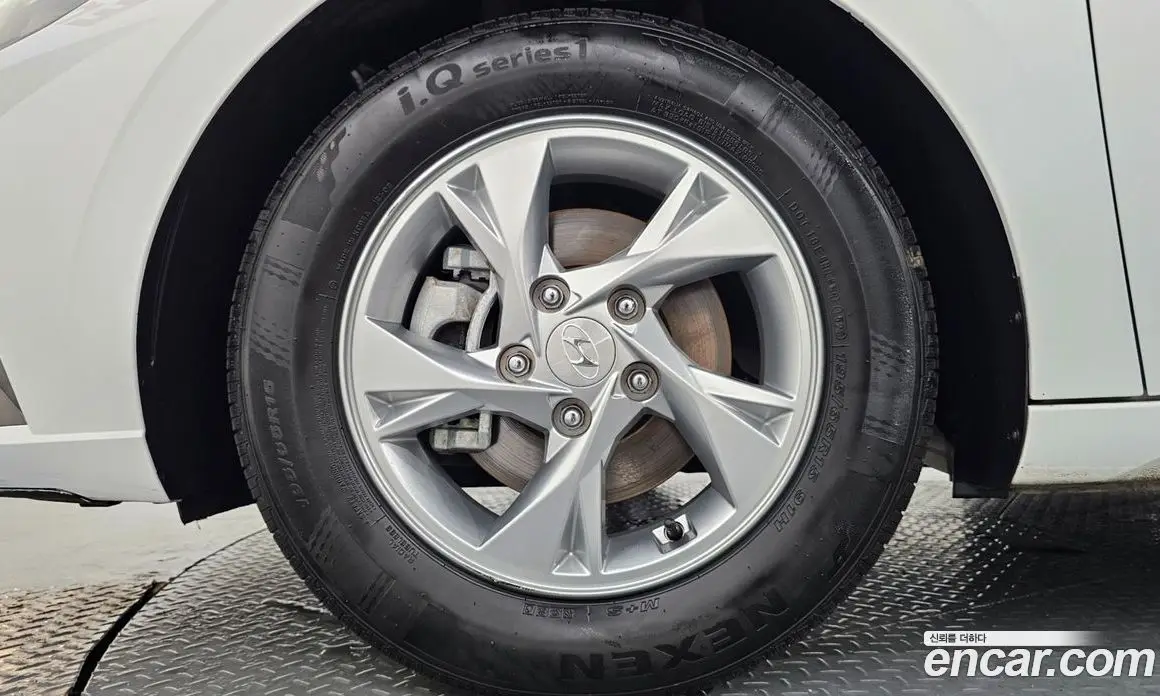 Hyundai Avante 2023 1.6 автомат (гидро), фото 5