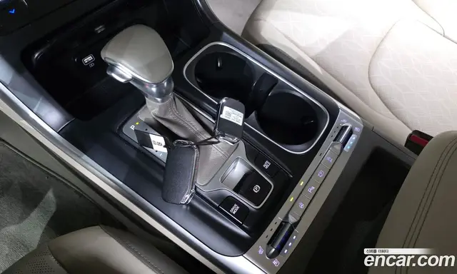 Kia Carnival 2020 2.2 автомат (гидро), миниатюра 9
