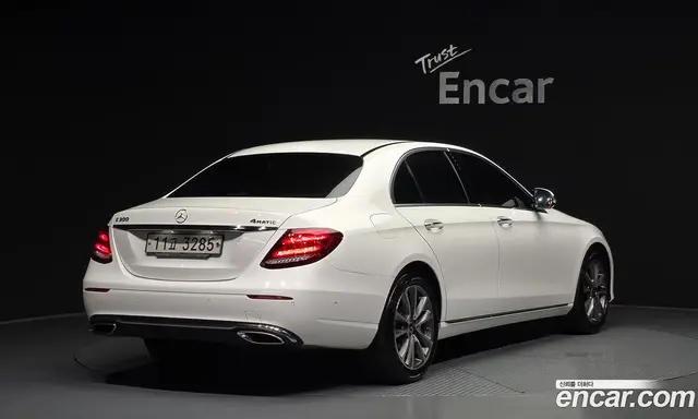 Mercedes-Benz E-Class 2019 2.0 автомат (гидро), миниатюра 2