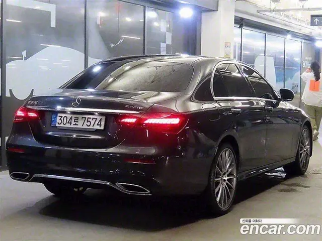Mercedes-Benz E-Class 2021 2.0 автомат (гидро), миниатюра 2