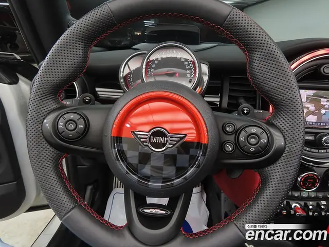 Mini Cooper Convertible 2020 2.0 автомат (гидро), миниатюра 9
