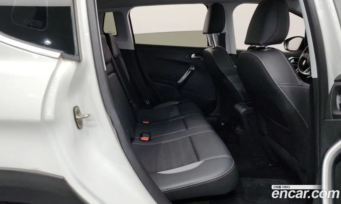 Peugeot 2008 2019 1.5 автомат (гидро), фото 11
