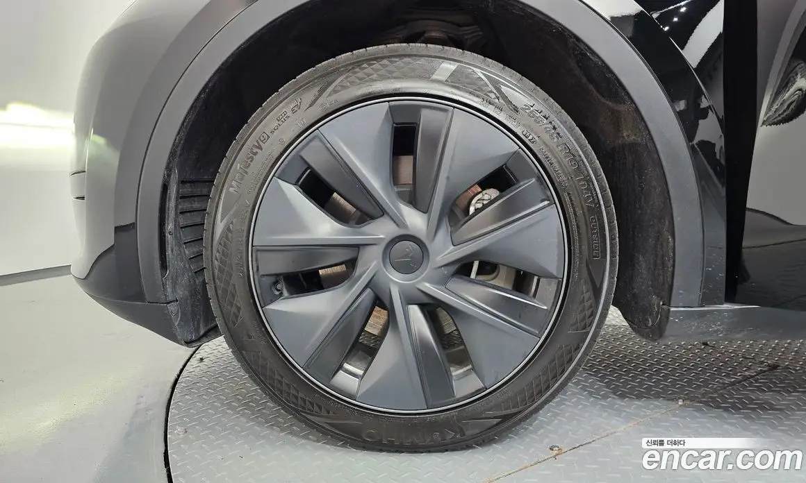 Tesla Model Y 2024 0.2 автомат (гидро), фото 4 Tesla Model Y 2024 0.2 автомат (гидро), фото 4