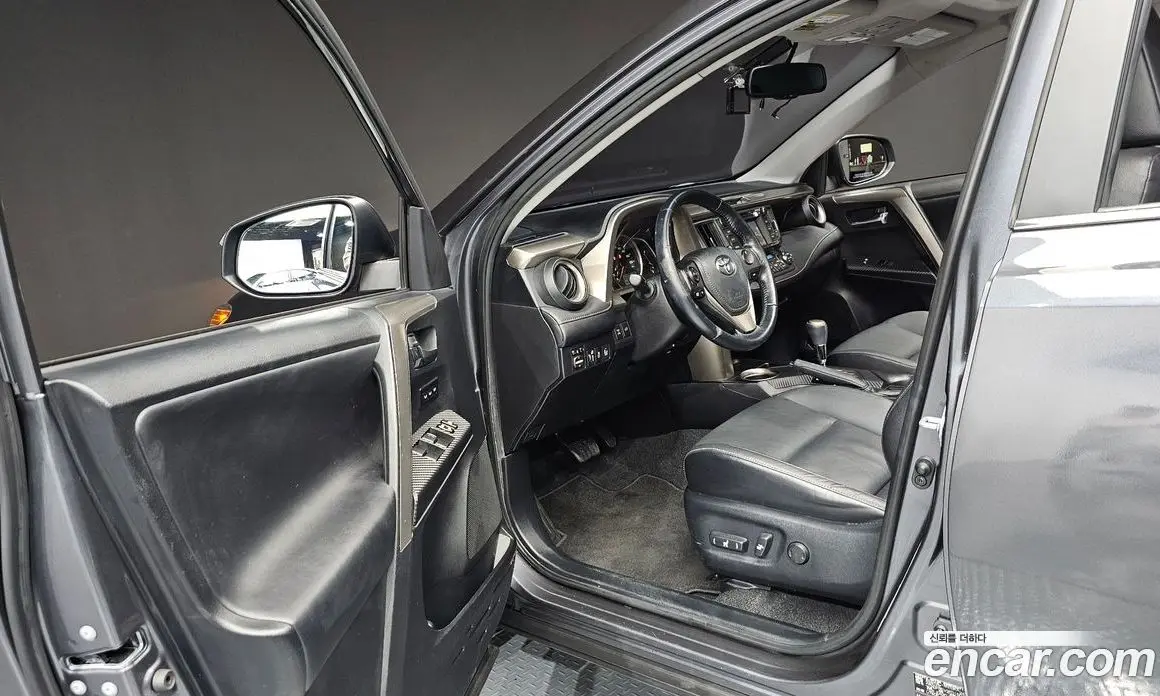 Toyota RAV4 2015 2.5 автомат (гидро), фото 10 Toyota RAV4 2015 2.5 автомат (гидро), фото 10