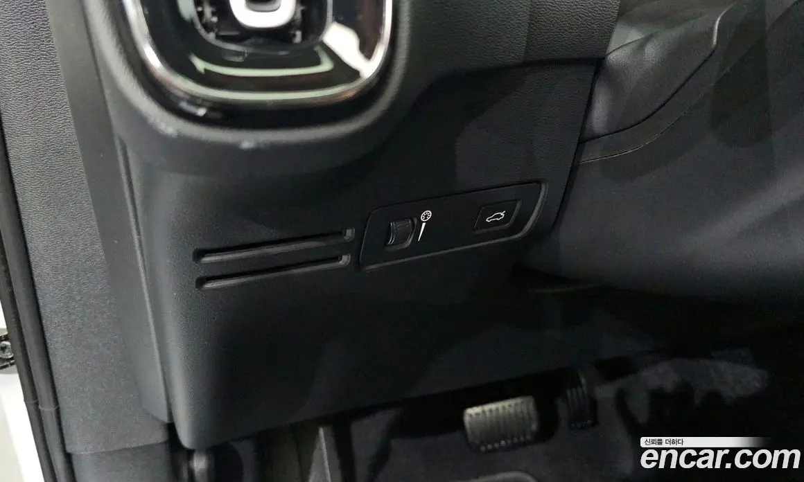 Volvo XC40 2020 2.0 автомат (гидро), фото 13