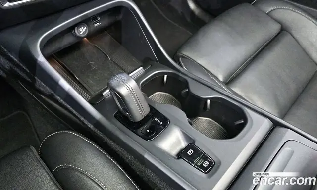 Volvo XC40 2020 2.0 автомат (гидро), миниатюра 9