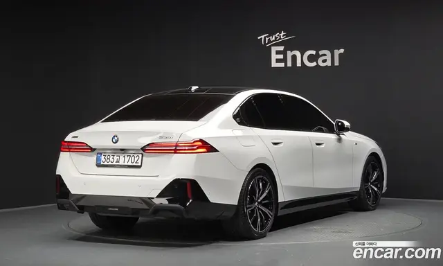 BMW 5 серия, 2025, 5 712 км