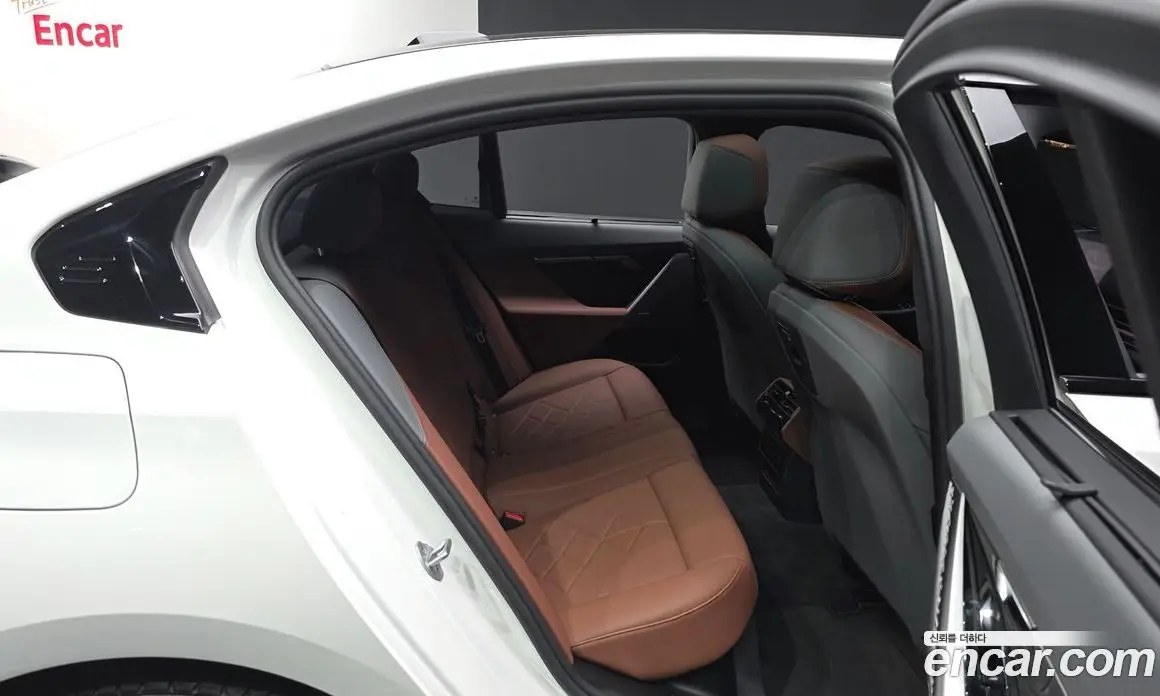 BMW 5 серия 2025 2.0 автомат (гидро), фото 17