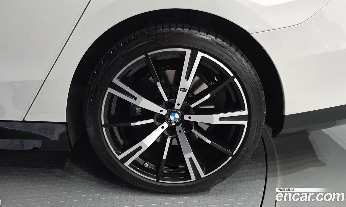 BMW 5 серия 2025 2.0 автомат (гидро), фото 6