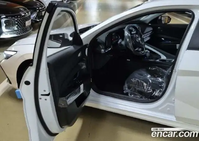 Hyundai Avante 2025 1.6 автомат (гидро), миниатюра 4