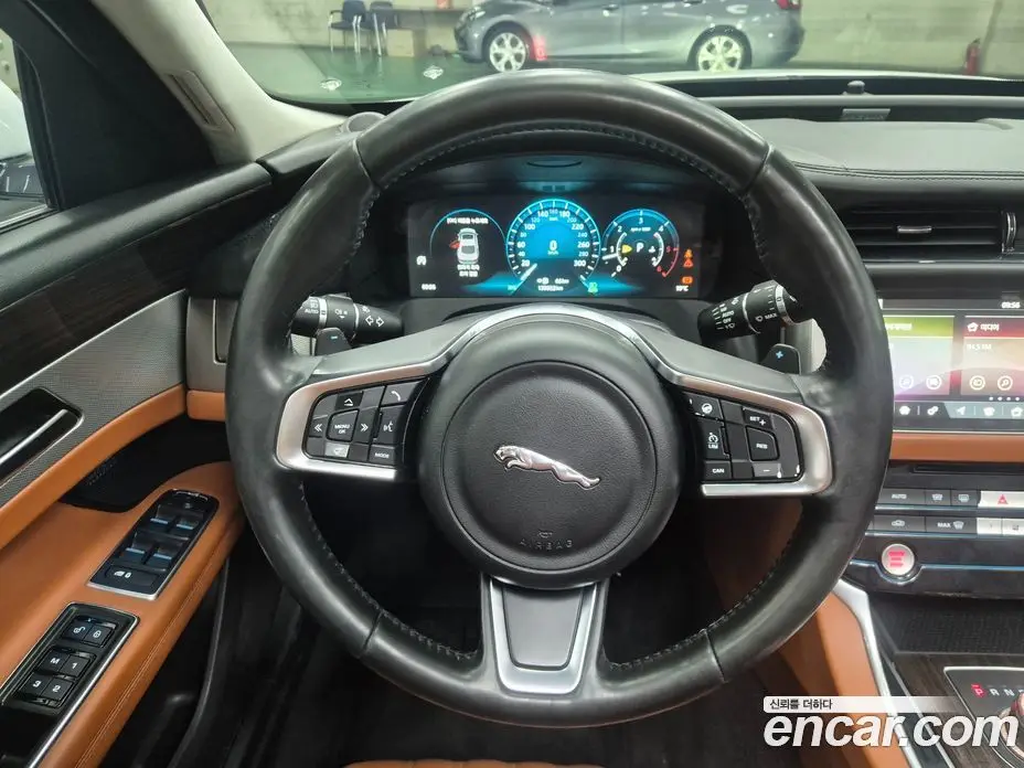 Jaguar XF 2017 2.0 автомат (гидро), фото 19 Jaguar XF 2017 2.0 автомат (гидро), фото 19