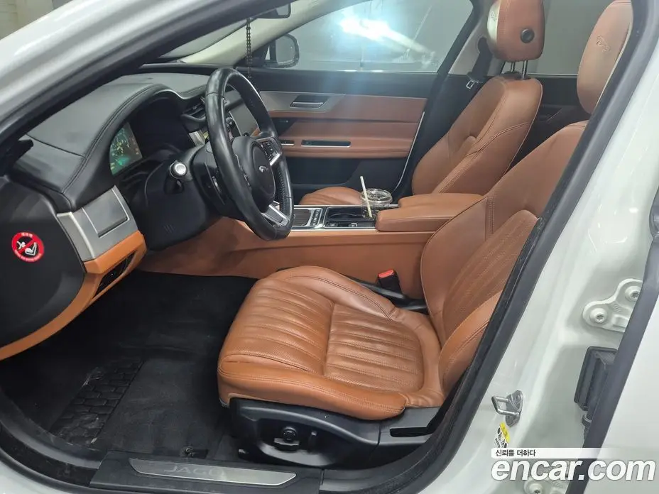 Jaguar XF 2017 2.0 автомат (гидро), фото 7 Jaguar XF 2017 2.0 автомат (гидро), фото 7