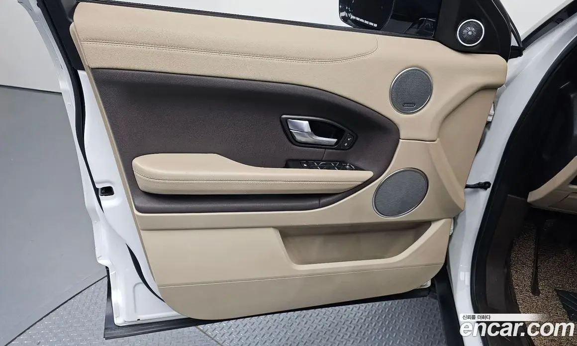 Land Rover Range Rover Evoque 2018 2.0 автомат (гидро), фото 14