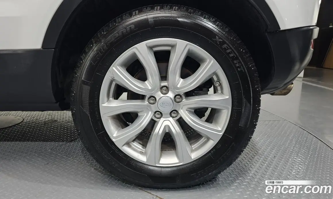 Land Rover Range Rover Evoque 2018 2.0 автомат (гидро), фото 7
