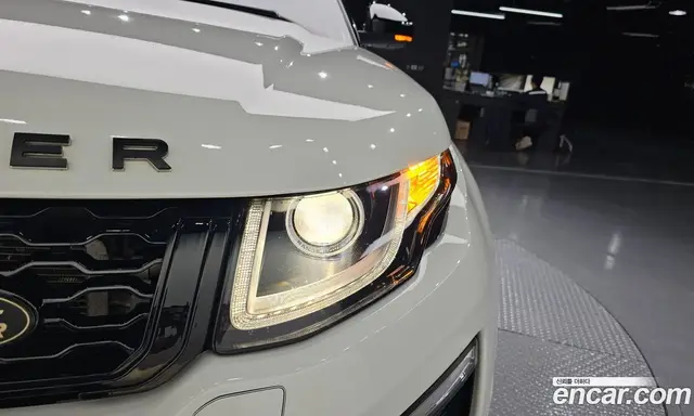 Land Rover Range Rover Evoque 2018 2.0 автомат (гидро), миниатюра 8