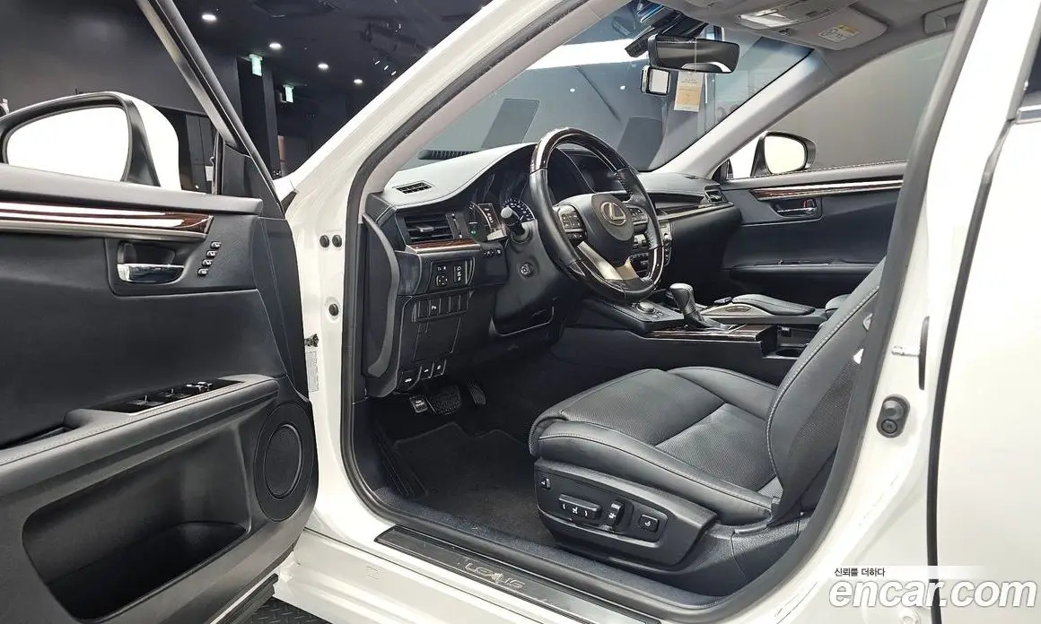 Lexus ES 2016 2.5 автомат (гидро), фото 10 Lexus ES 2016 2.5 автомат (гидро), фото 10