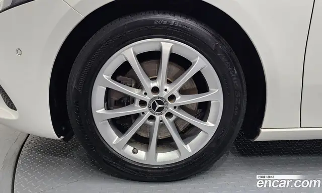 Mercedes-Benz A-Class 2020 2.0 автомат (гидро), миниатюра 5