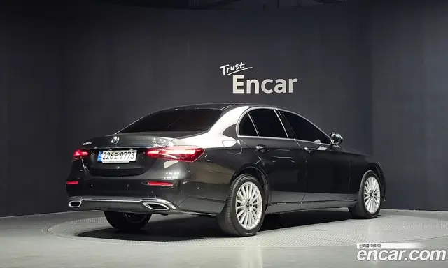 Mercedes-Benz E-Class 2023 2.0 автомат (гидро), миниатюра 2