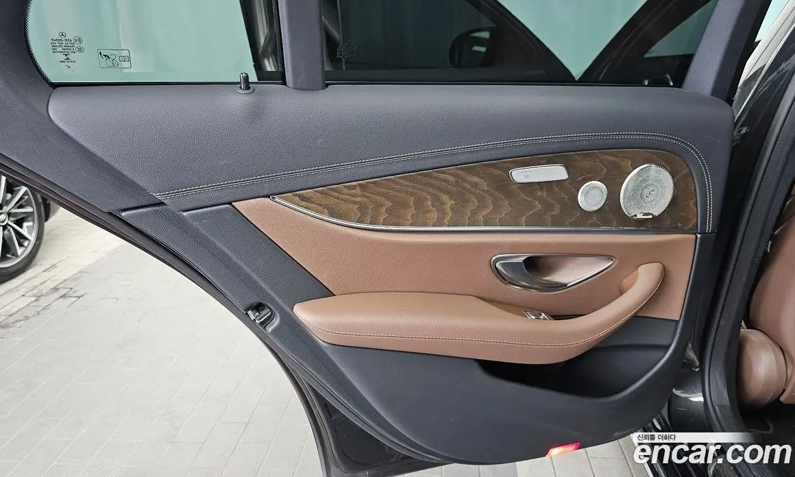 Mercedes-Benz E-Class 2023 2.0 автомат (гидро), фото 15