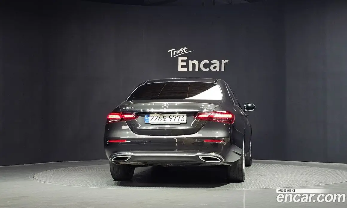 Mercedes-Benz E-Class 2023 2.0 автомат (гидро), фото 4