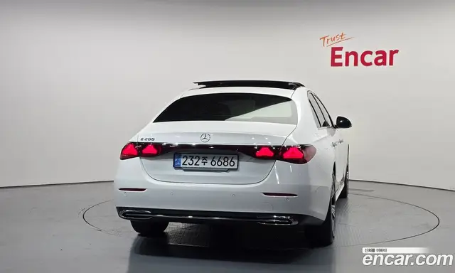 Mercedes-Benz E-Class 2024 2.0 автомат (гидро), миниатюра 4
