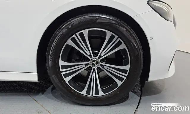 Mercedes-Benz E-Class 2024 2.0 автомат (гидро), миниатюра 5