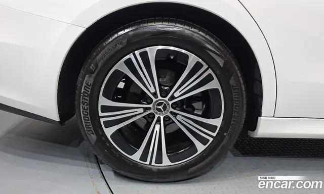 Mercedes-Benz E-Class 2024 2.0 автомат (гидро), миниатюра 7