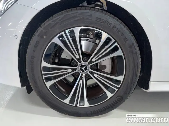 Mercedes-Benz E-Class 2025 2.0 автомат (гидро), миниатюра 5