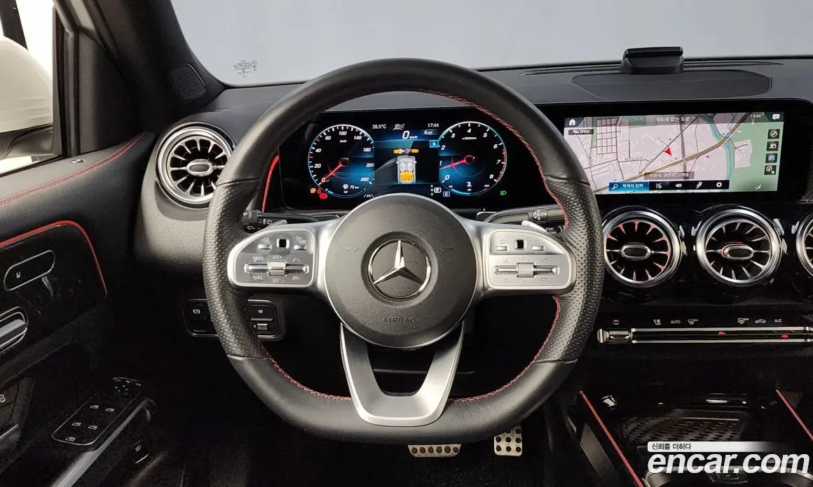 Mercedes-Benz GLB-Class 2021 2.0 автомат (гидро), фото 19