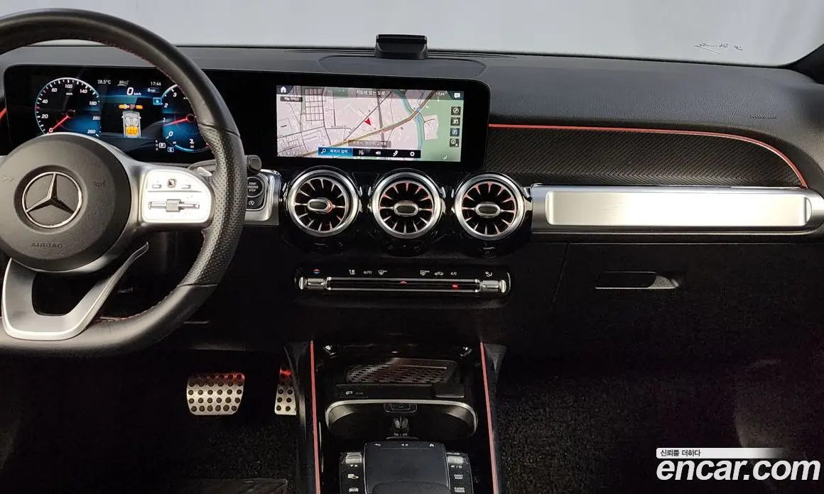 Mercedes-Benz GLB-Class 2021 2.0 автомат (гидро), фото 20