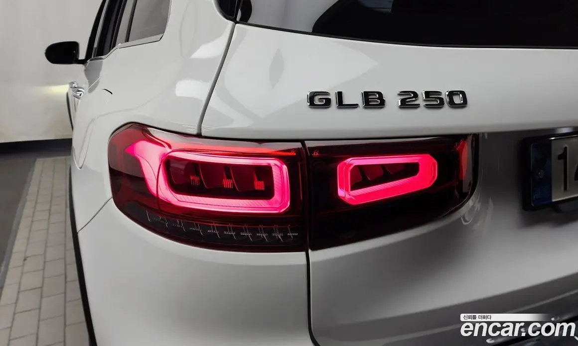 Mercedes-Benz GLB-Class 2021 2.0 автомат (гидро), фото 9