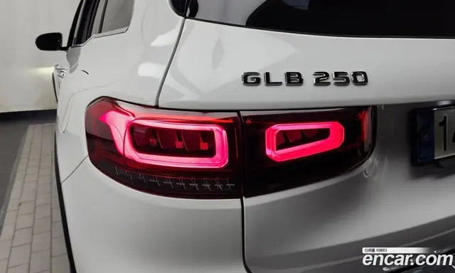 Mercedes-Benz GLB-Class 2021 2.0 автомат (гидро), миниатюра 9
