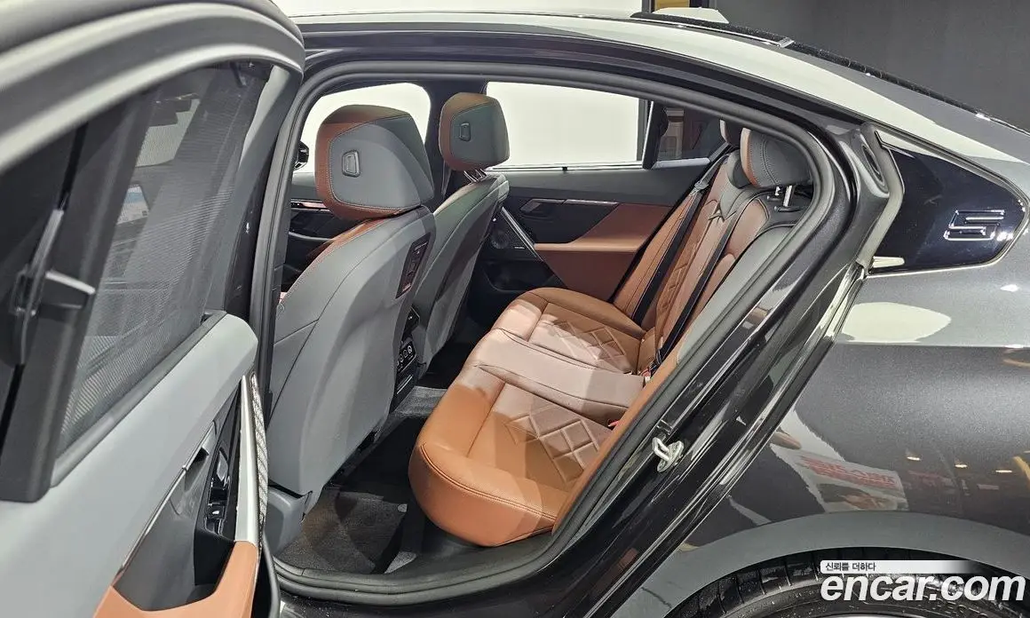 BMW 5 серия 2025 2.0 автомат (гидро), фото 11
