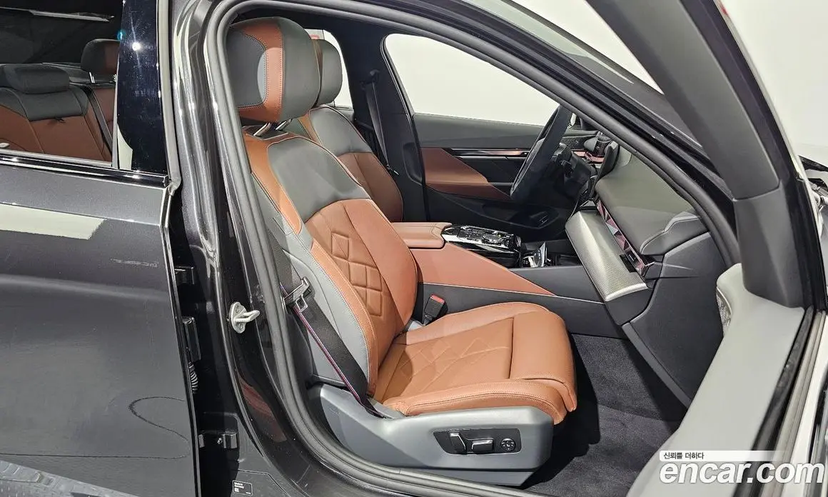 BMW 5 серия 2025 2.0 автомат (гидро), фото 12