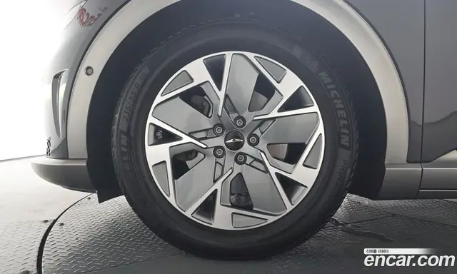 Genesis GV60 2023 0.1 автомат (гидро), миниатюра 4