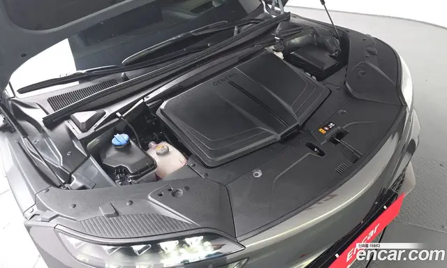 Genesis GV60 2023 0.1 автомат (гидро), миниатюра 5