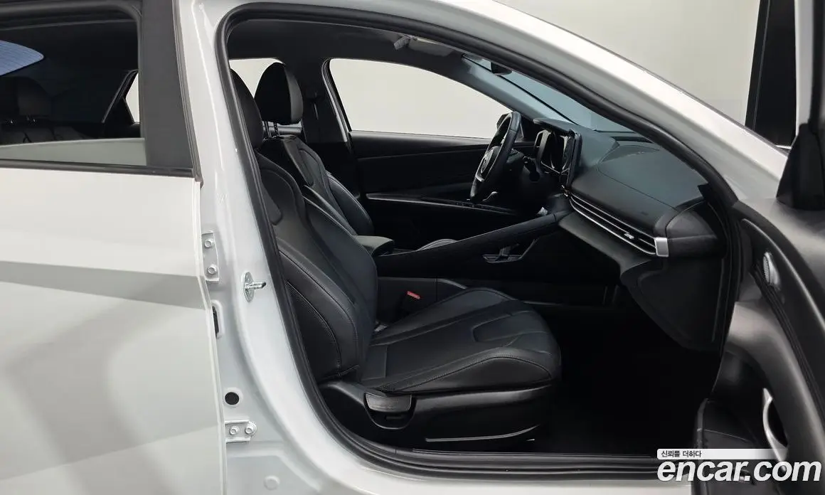 Hyundai Avante 2023 1.6 автомат (гидро), фото 11