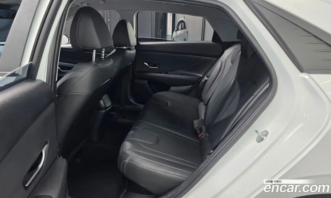 Hyundai Avante 2023 1.6 автомат (гидро), фото 12