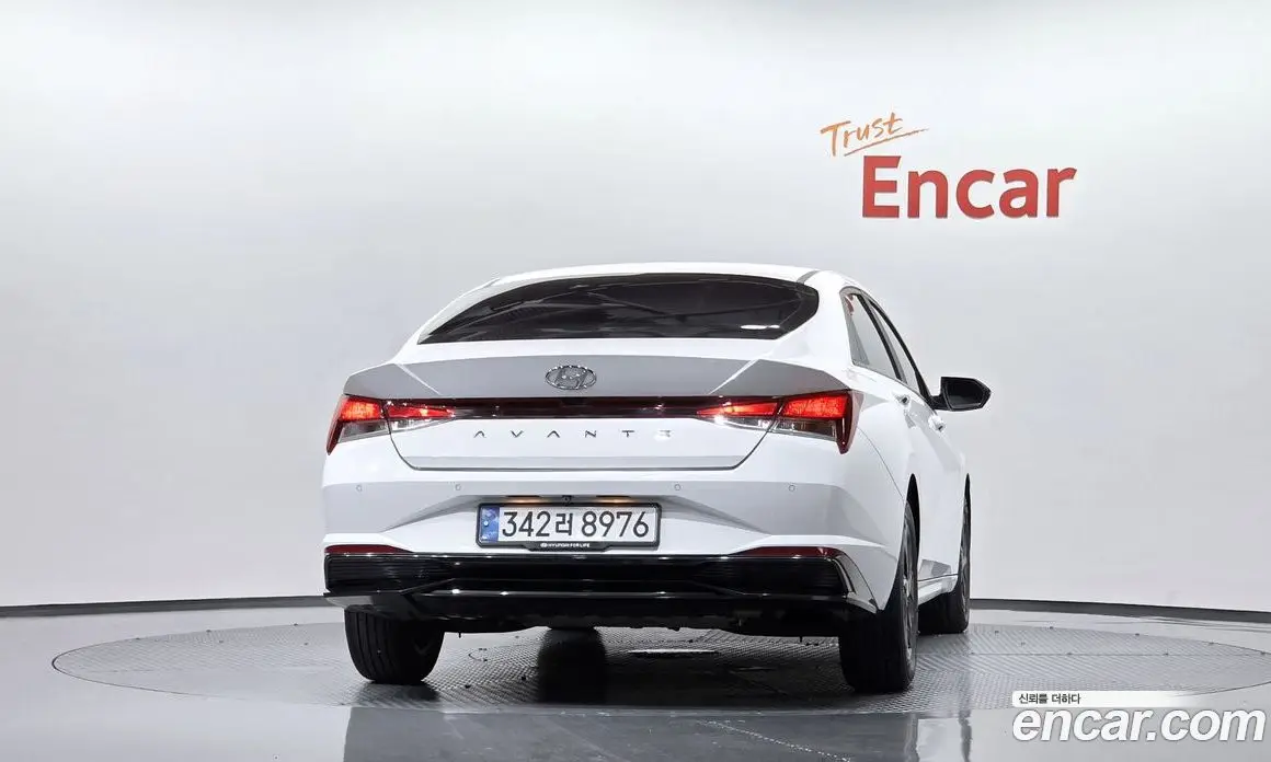 Hyundai Avante 2023 1.6 автомат (гидро), фото 4