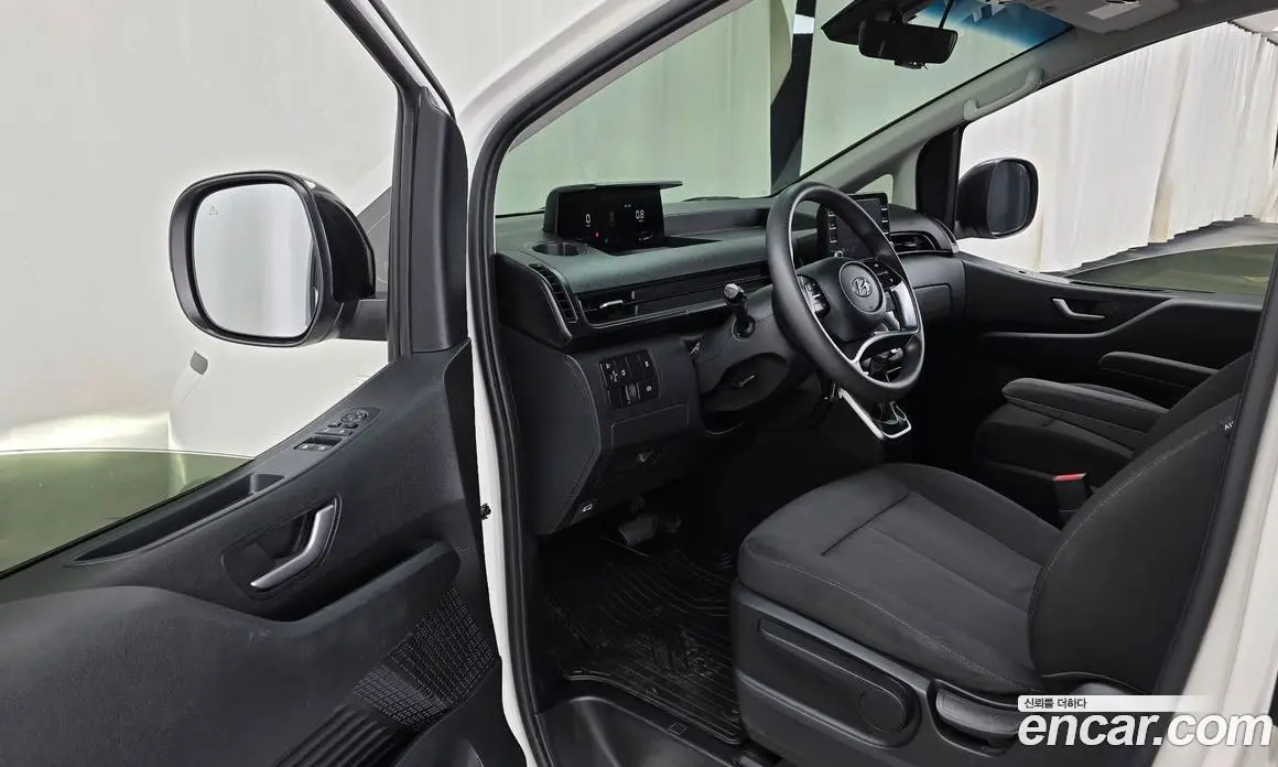 Hyundai Staria 2022 2.2 автомат (гидро), фото 13