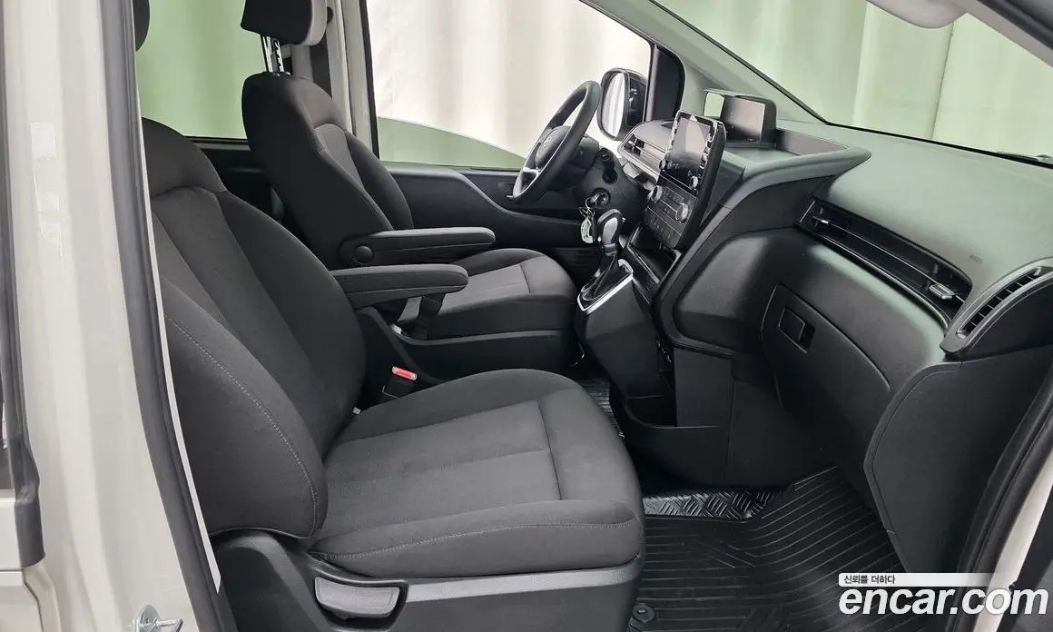 Hyundai Staria 2022 2.2 автомат (гидро), фото 16