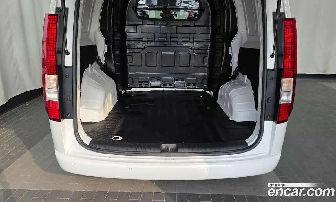 Hyundai Staria 2022 2.2 автомат (гидро), фото 22