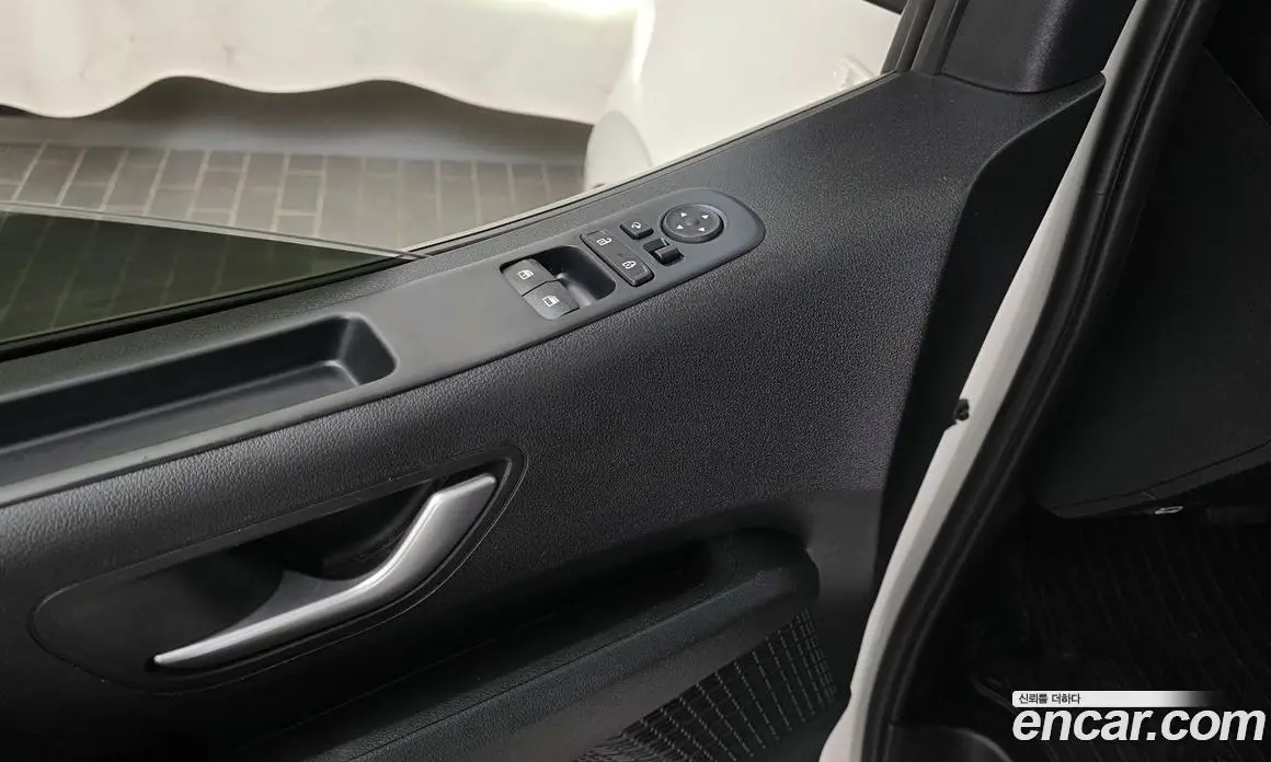 Hyundai Staria 2022 2.2 автомат (гидро), фото 27
