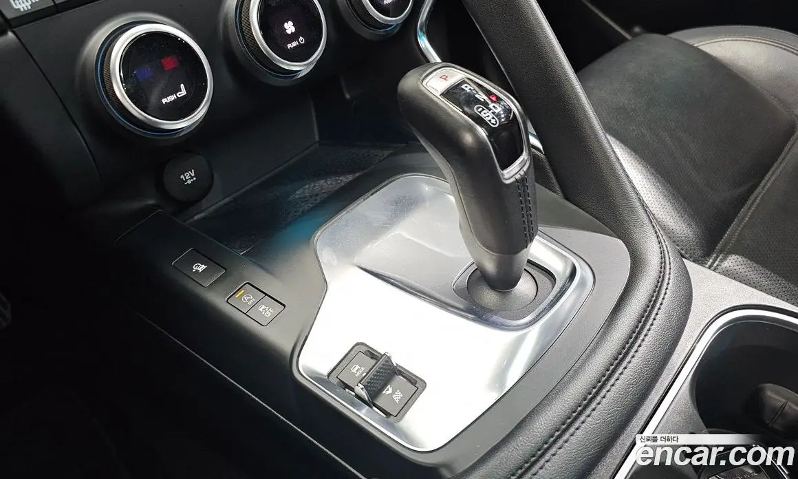 Jaguar E-Pace 2018 2.0 автомат (гидро), фото 12 Jaguar E-Pace 2018 2.0 автомат (гидро), фото 12
